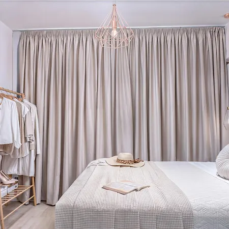 Urban Bliss 77 - Outskirts Apartman *