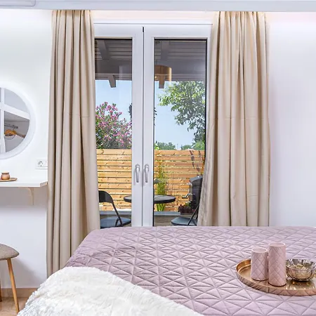 Urban Bliss 77 - Outskirts *