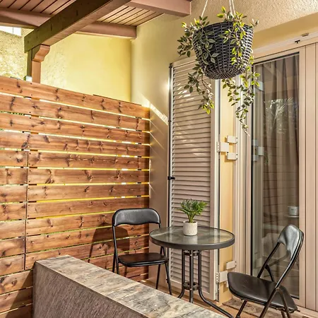 Urban Bliss 77 - Outskirts *