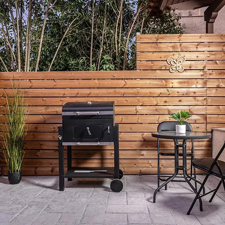 Urban Bliss 77 - Outskirts Apartman *