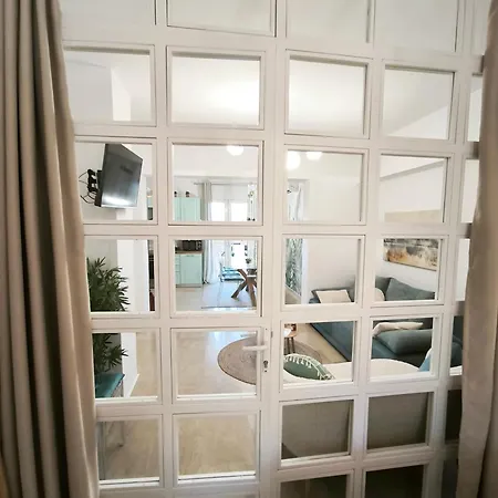 Urban Bliss 77 - Outskirts Appartement